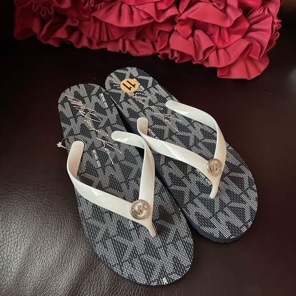 Michael Kors flip flop size 11 brand new color in navy And white - Picture 6 of 7